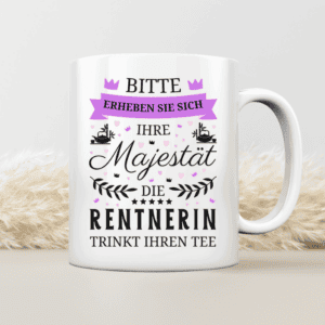 Die Rentnerin trinkt ihren Tee - Tasse